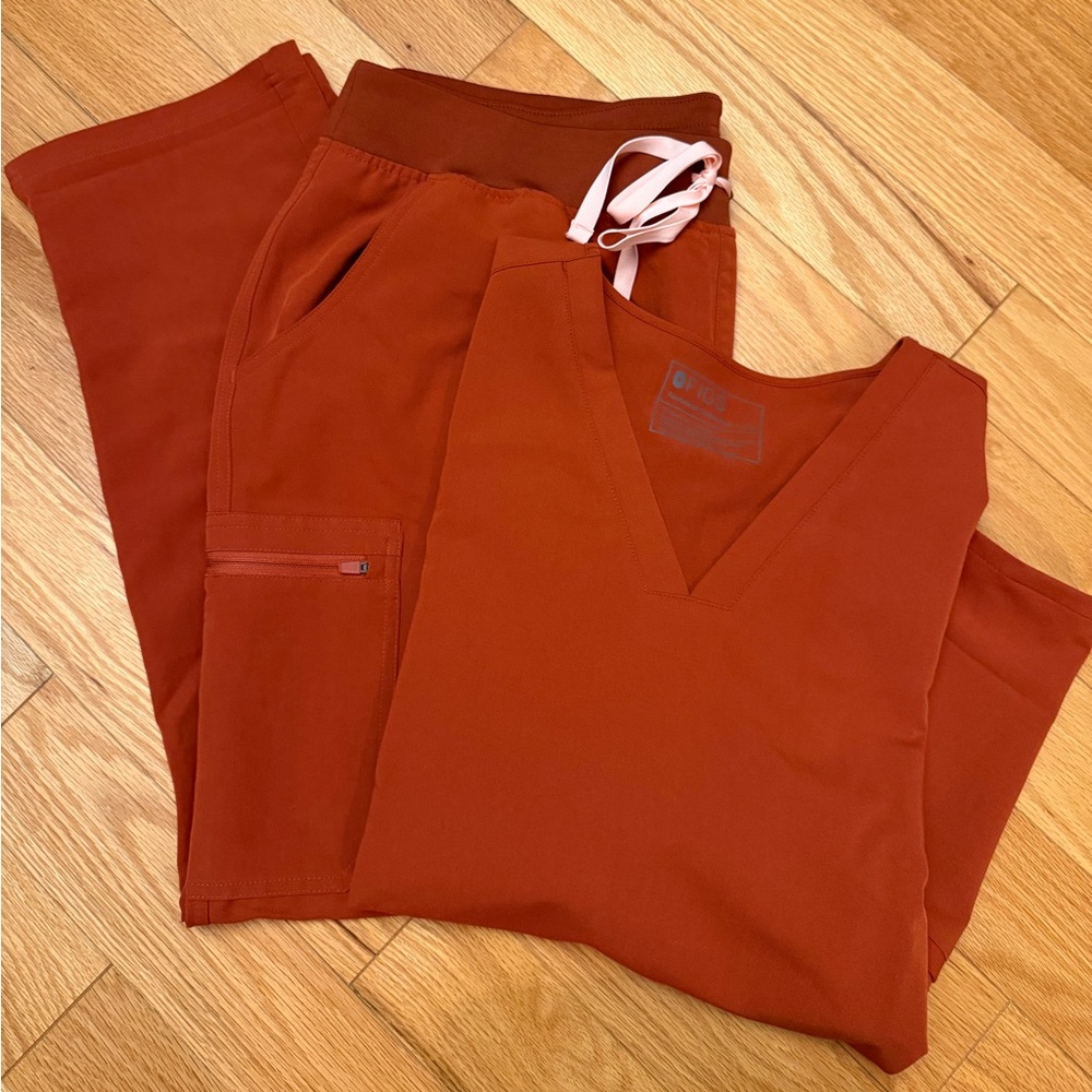 FIGS XXL scrub set